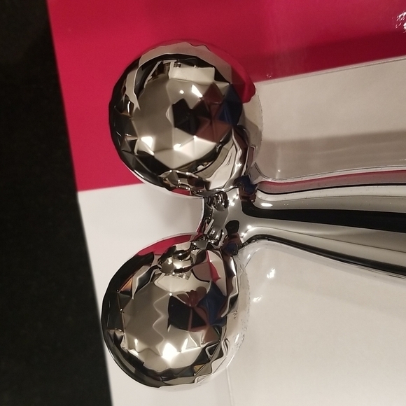 💕REFA💕 ReFa Carat Face New in Box Beauty Face Neck Roller Tool Tighten  Tone - Picture 17 of 17